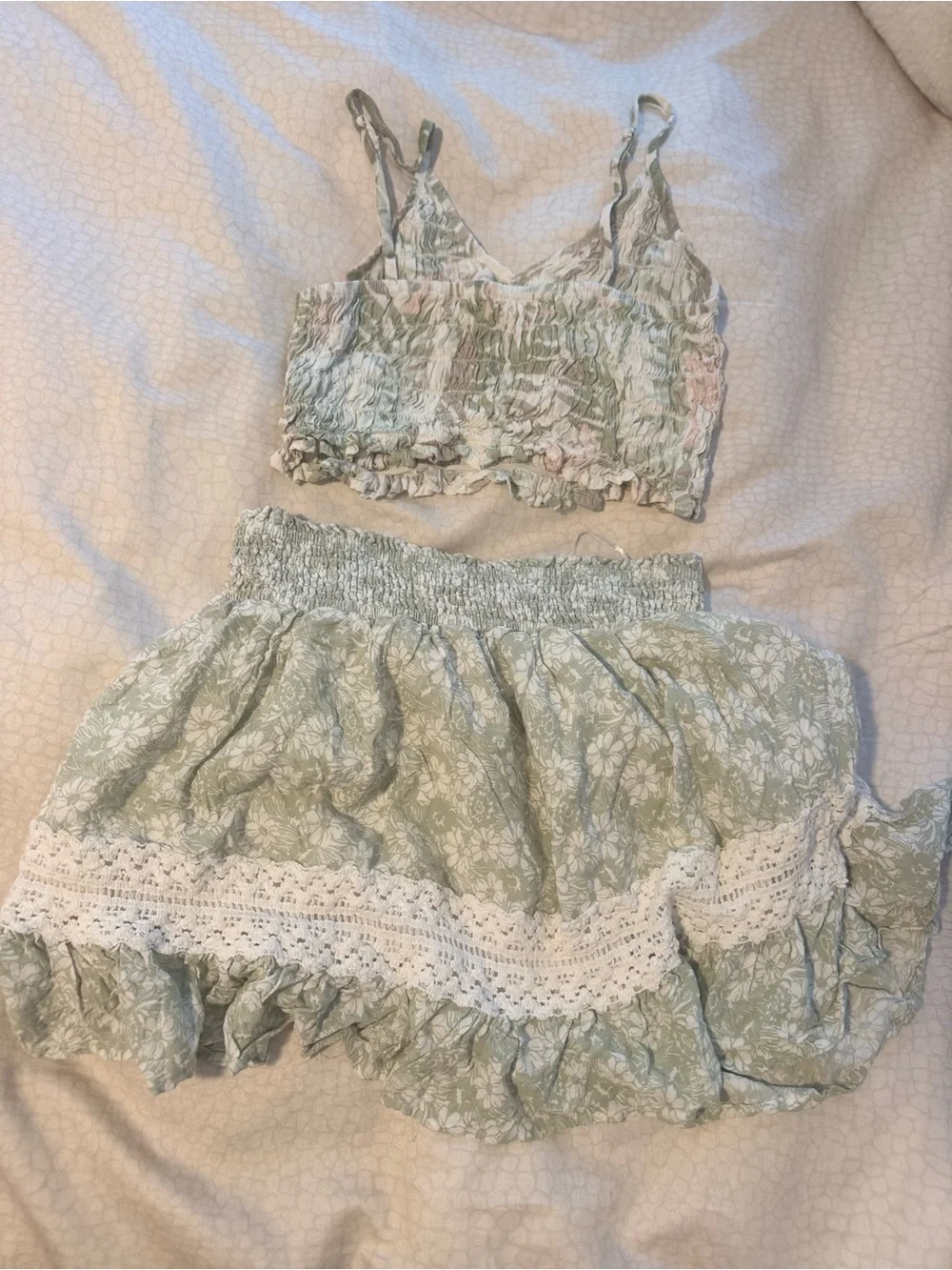 Dreamy 2 piece set Ocean Drive Sage Floral Smocked Crop Top & Mini Skirt Set M 🤍